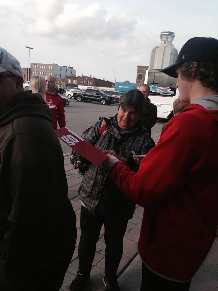 Zack_Trott_signing_autograph.jpg